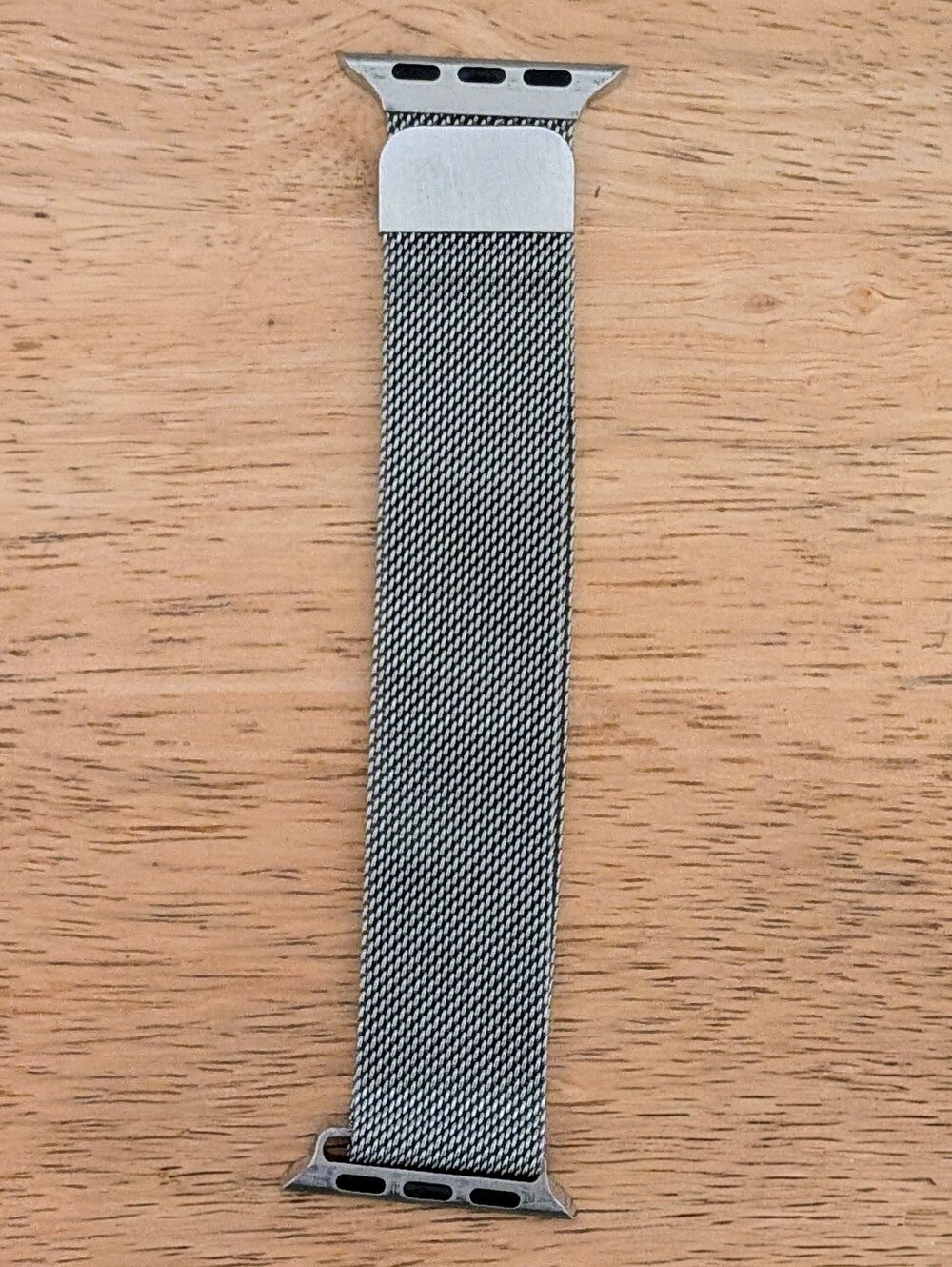 EUC Apple M/L 40mm Milanese Loop Recycled Stainless Steel Magnetic Watch Strap